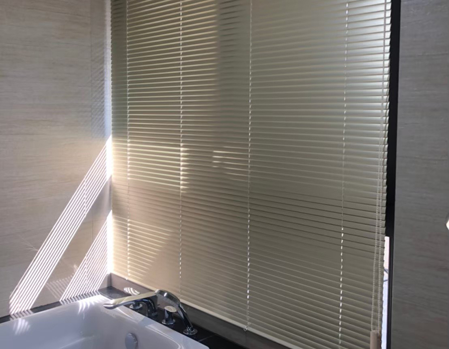 專業浴室百葉窗簾安裝，防水專用浴室百葉窗隱密又通風